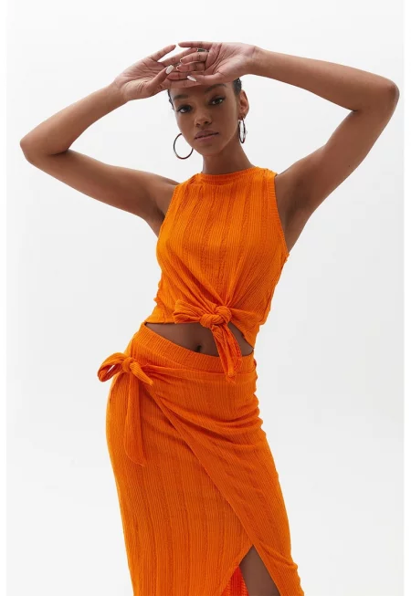 Топ с дизайн на възел