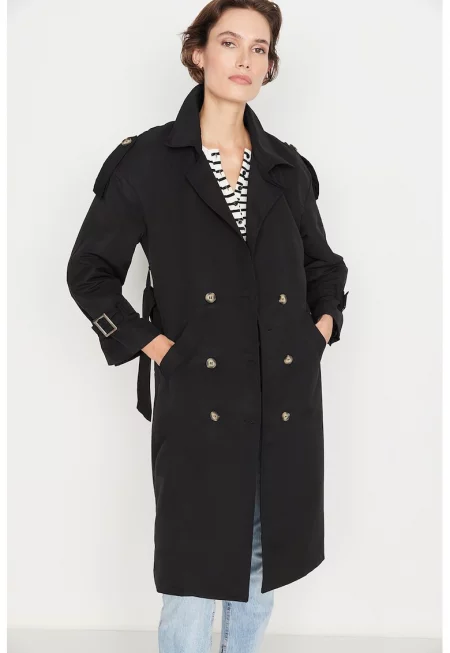 Уголемен тренч с двуредно закопчаване