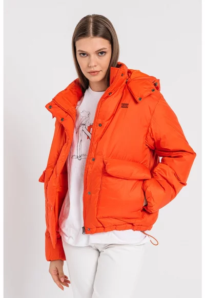 Зимно яке с отделяща се качулка