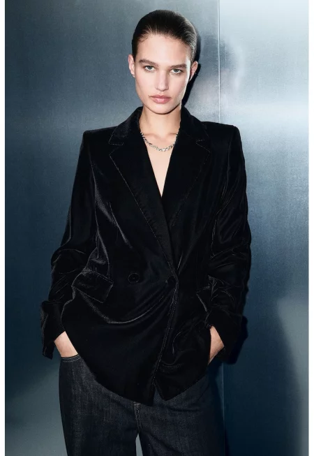 Кадифено сако с джобове с капаче