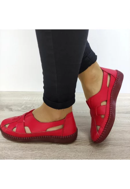 Перфорирани дамски обувки