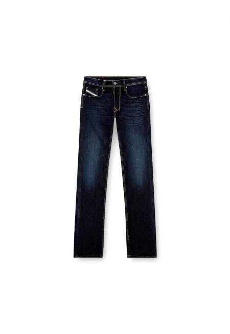 Прави дънки с миди талия