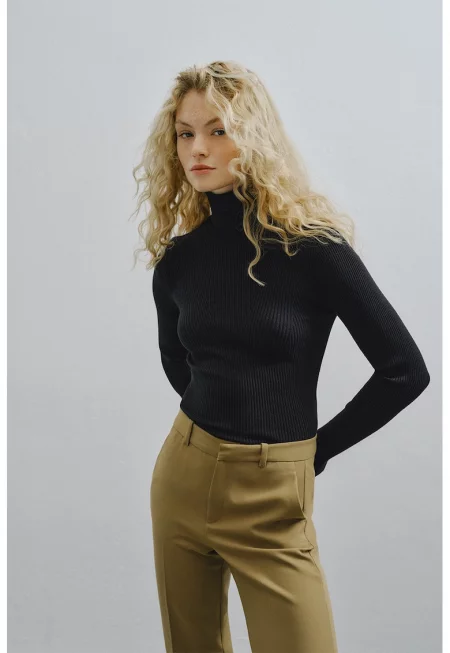 Пуловер с поло