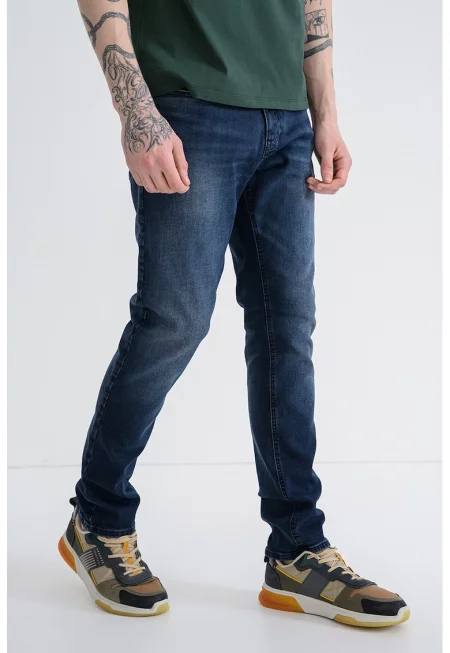 Слим дънки със захабен ефект