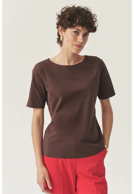 Тениска с овално деколте