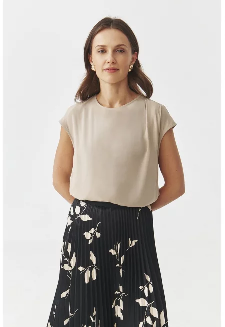 Топ с овално деколте - Бежов