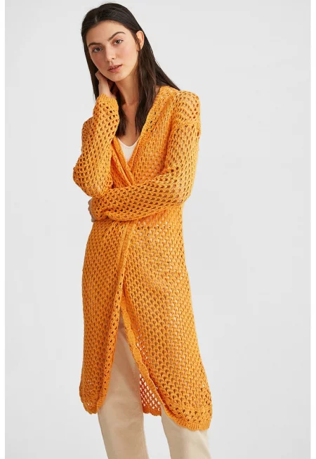 Дълга плетена жилетка