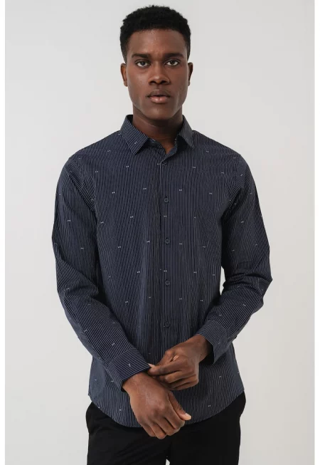 Десенирана риза с остра яка