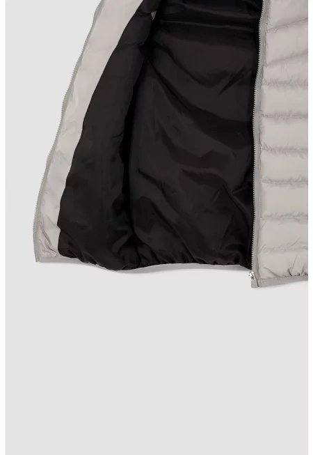 Капитониран елек с качулка и вата