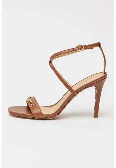 Кожени сандали с ток и метален детайл - Канелено кафяво