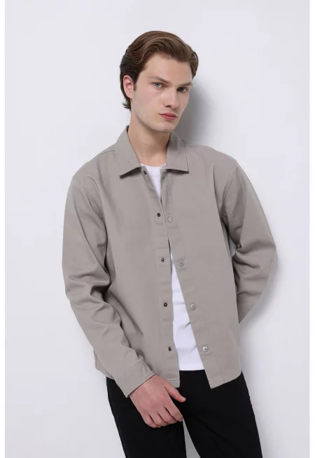 Памучна риза с капси