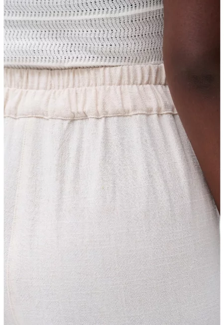 Панталони с права кройка и средна талия