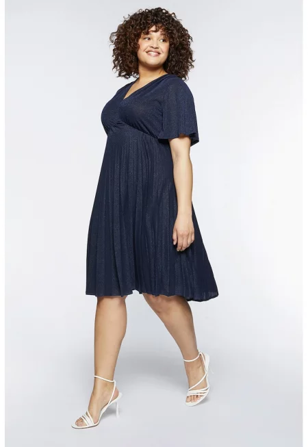 Плисирана рокля с лъскав ефект