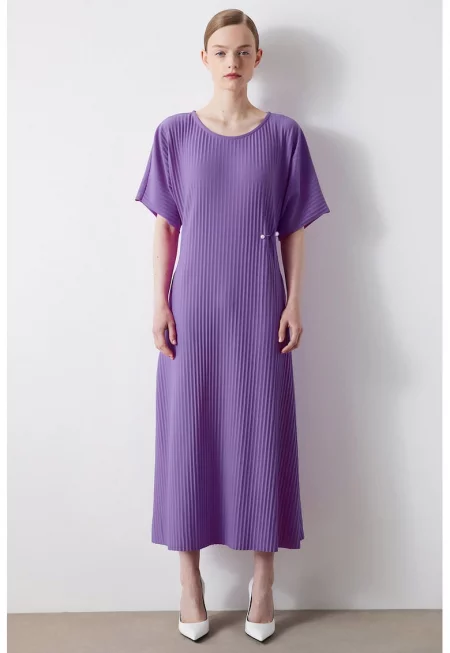 Плисирана рокля с овално деколте - Виолетов
