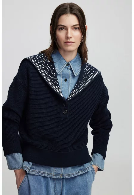 Пуловер с декоративни камъни