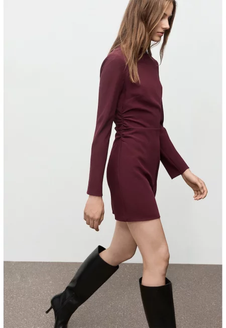 Рокля с дълги ръкави и рюш встрани