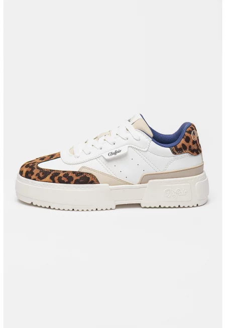 Спортни обувки с равна платформа и животинки принт