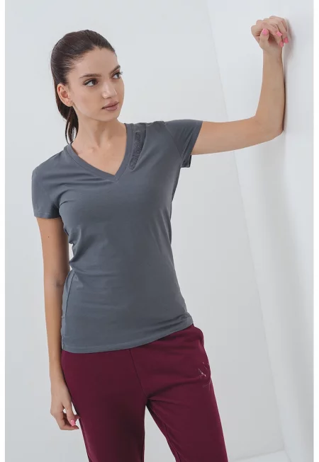 Свободна тениска с шпиц