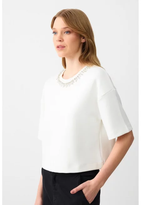 Тениска с декоративни камъни - Мръснобял