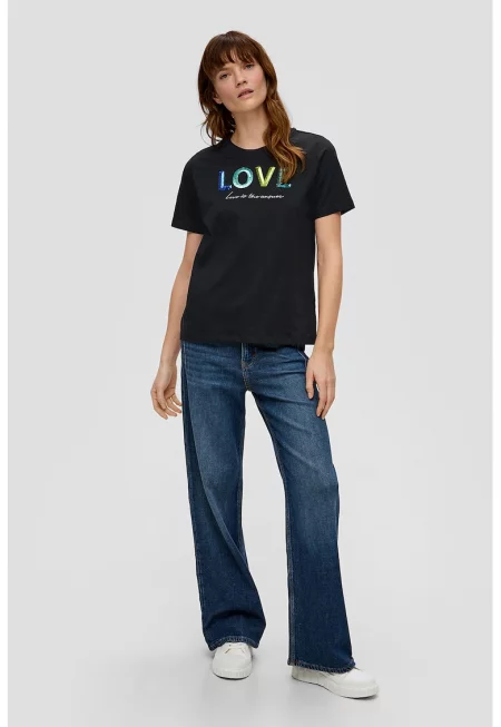 Тениска с овално деколте с надписи от пайети