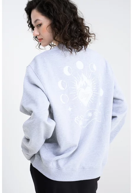 Уголемено худи с принт на гърба