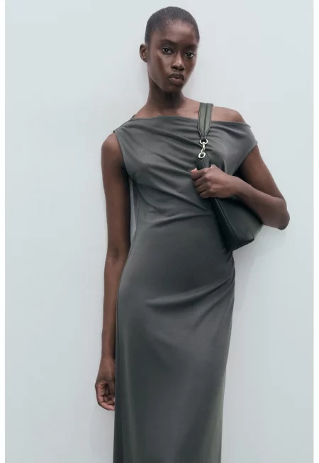 Дълга рокля с голо рамо