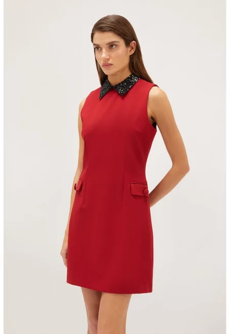 Dresses - Рокля с пайети на яката
