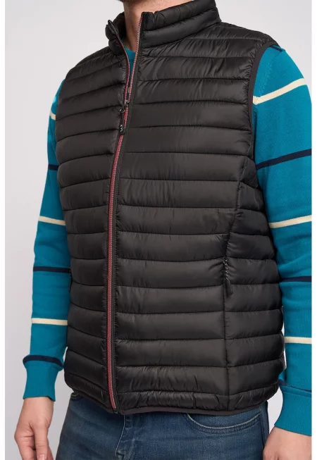 Капитониран - непромокаем и ветроустойчив елек