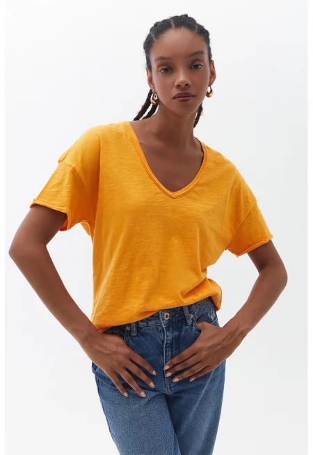 Памучна тениска с шпиц