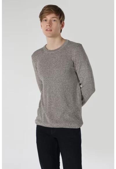 Пуловер с овално деколте