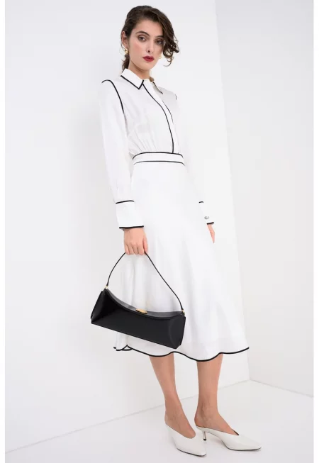 Разкроена рокля с контрасти