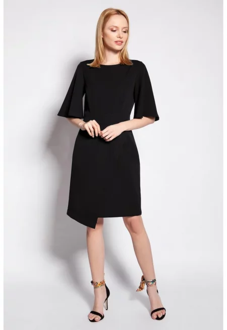 Рокля с широки ръкави и асиметрична кройка