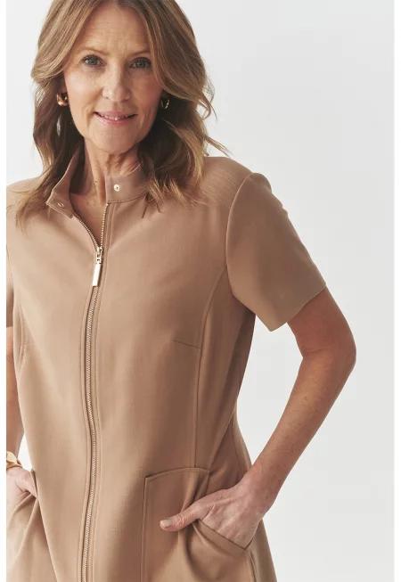 Рокля с цип и пришити джобове - Бежов