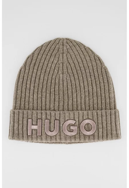 Шапка от необработена вълна с лого