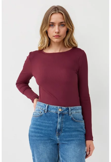 Слим блуза с овално деколте