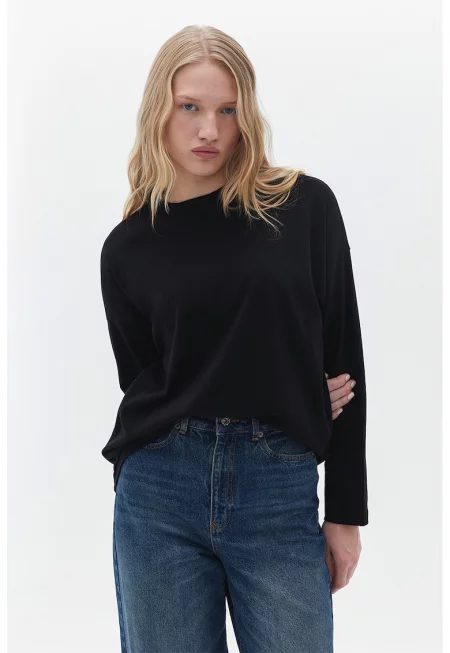 Свободна блуза с овално деколте