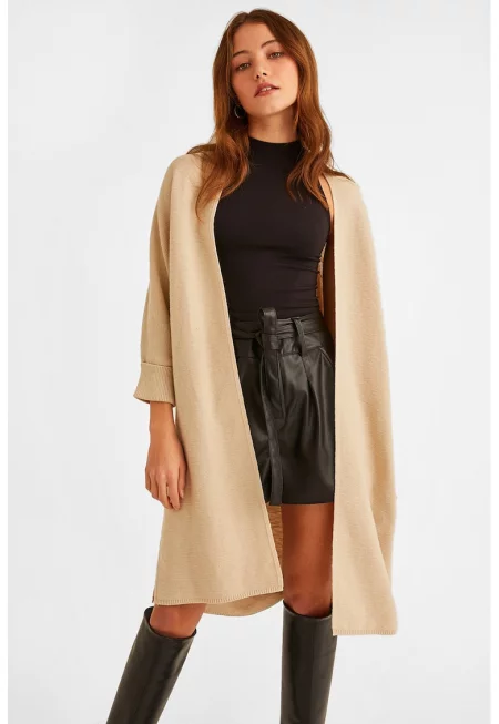 Свободна жилетка без закопчаване с цепки встрани