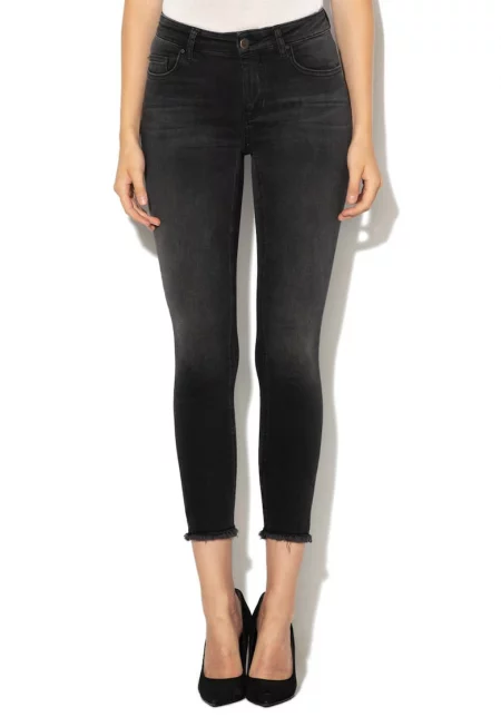 Вталени дънки Blush