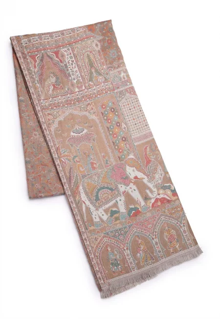 Десениран шал с незавършен подгъв