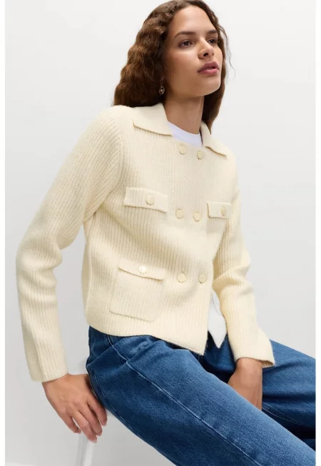 Двуредна жилетка с яка - Крем