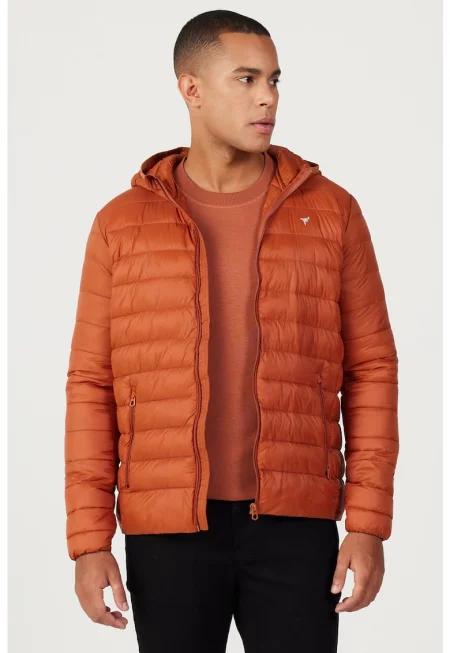 Капитонирано яке с качулка