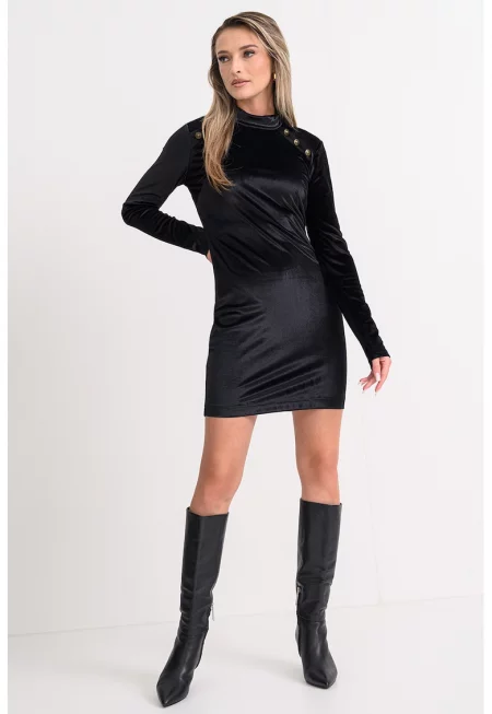 Къса рокля с овално деколте и дълги ръкави