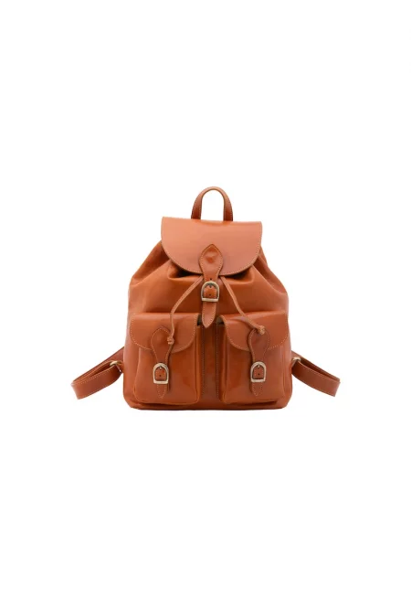 Кожена раница с джобове с капаче