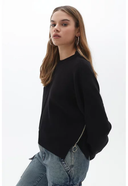 Пуловер с цип встрани на подгъва