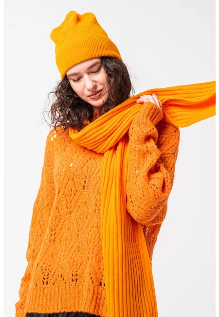 Пуловер с вълна и плетена дантела