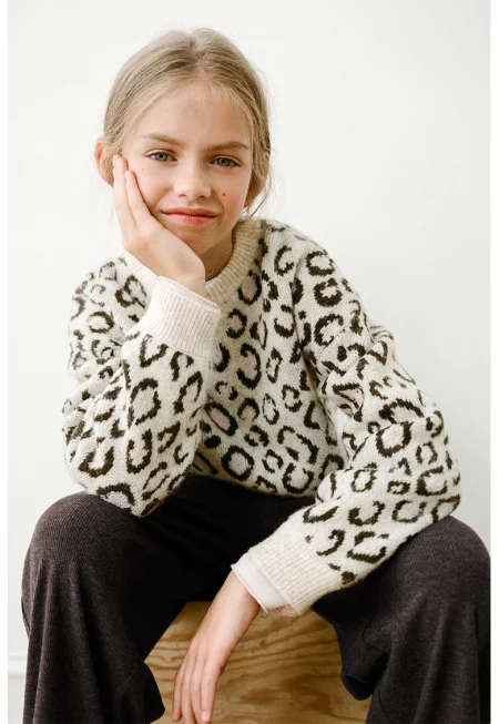 Пуловер с животинска шарка