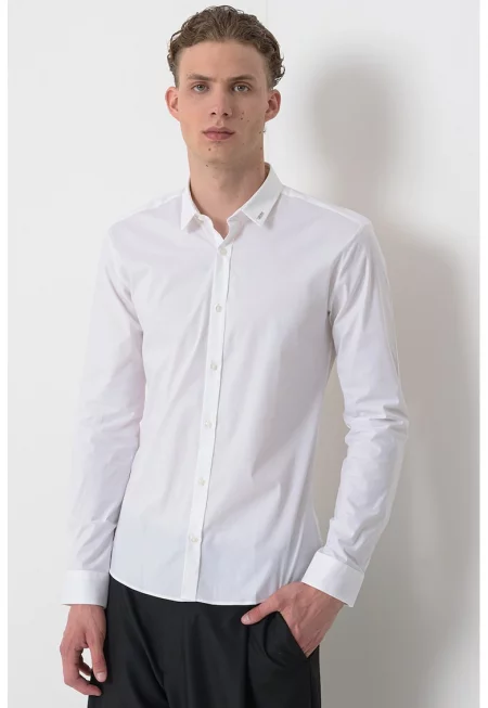 Слим риза Ero с остра яка