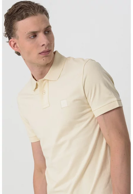 Слим тениска Passenger с яка