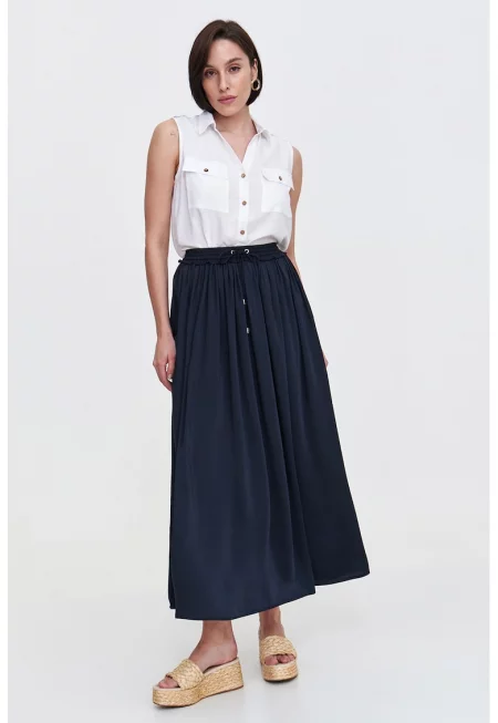 Вталена пола с висока талия