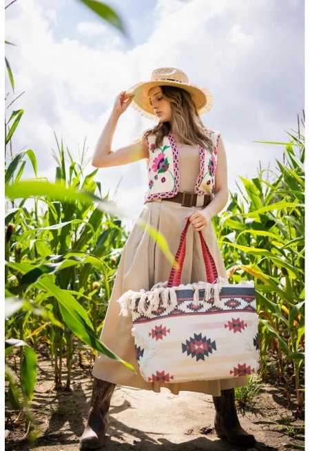 Дамска чанта  модел Bonatti - бежова - полиестерен материал - един размер - тип торба с ацтекски мотиви - магнитно закопчаване